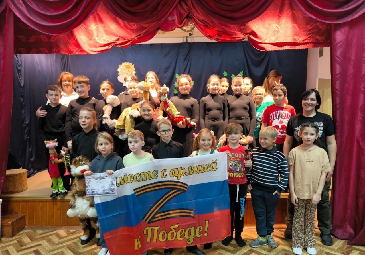 Кукольному театру «В гостях у сказки» школы №1257 передали благодарность из ДНР. Фото: станица школы №1257 в социальных сетях