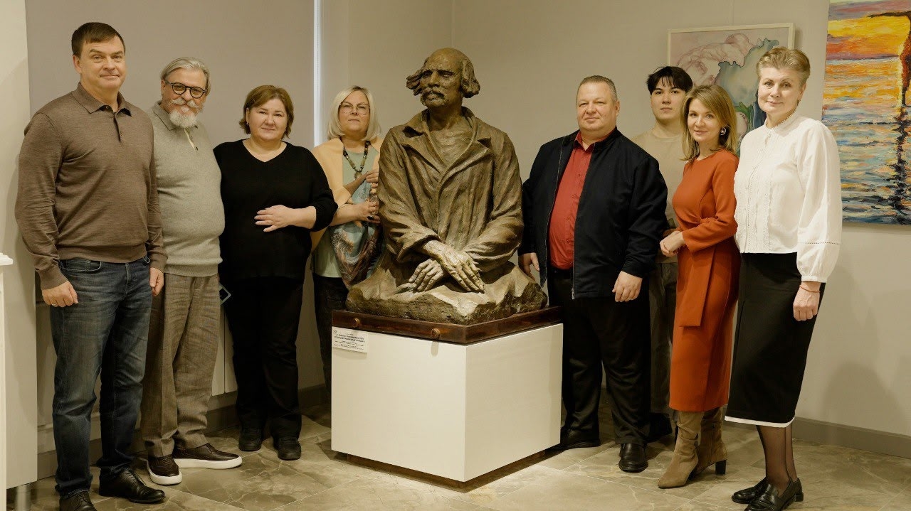 Сотрудники Фонда искусств имени Степана Эрьзи организуют выставку в Китае. Фото: страница Международного Фонда искусств имени Степана Эрьзи в социальных сетях