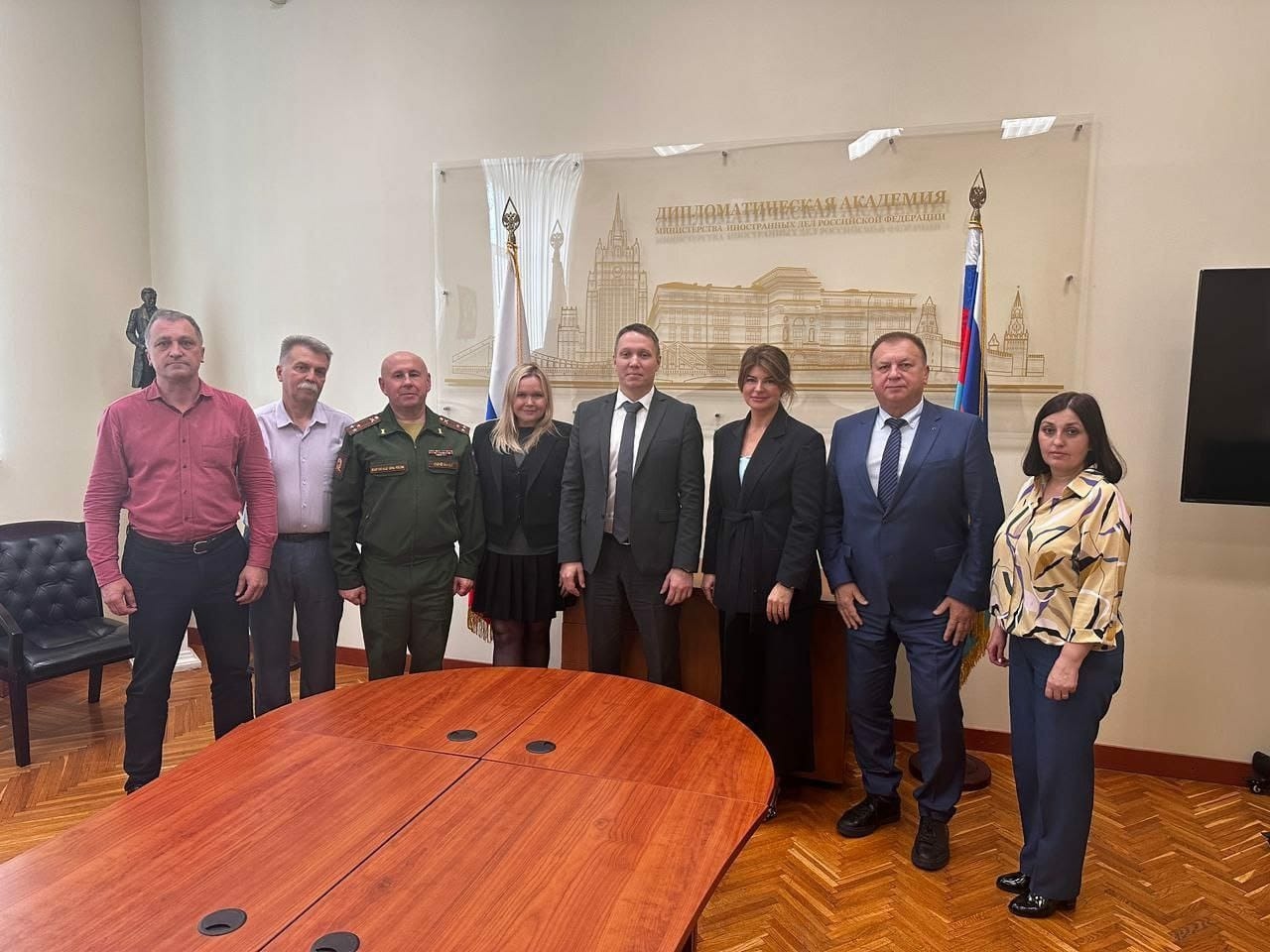 Сотрудник школы №1257 принял участие в совещании Дипломатической академии МИД РФ. Фото: страница школы №1257 в социальных сетях