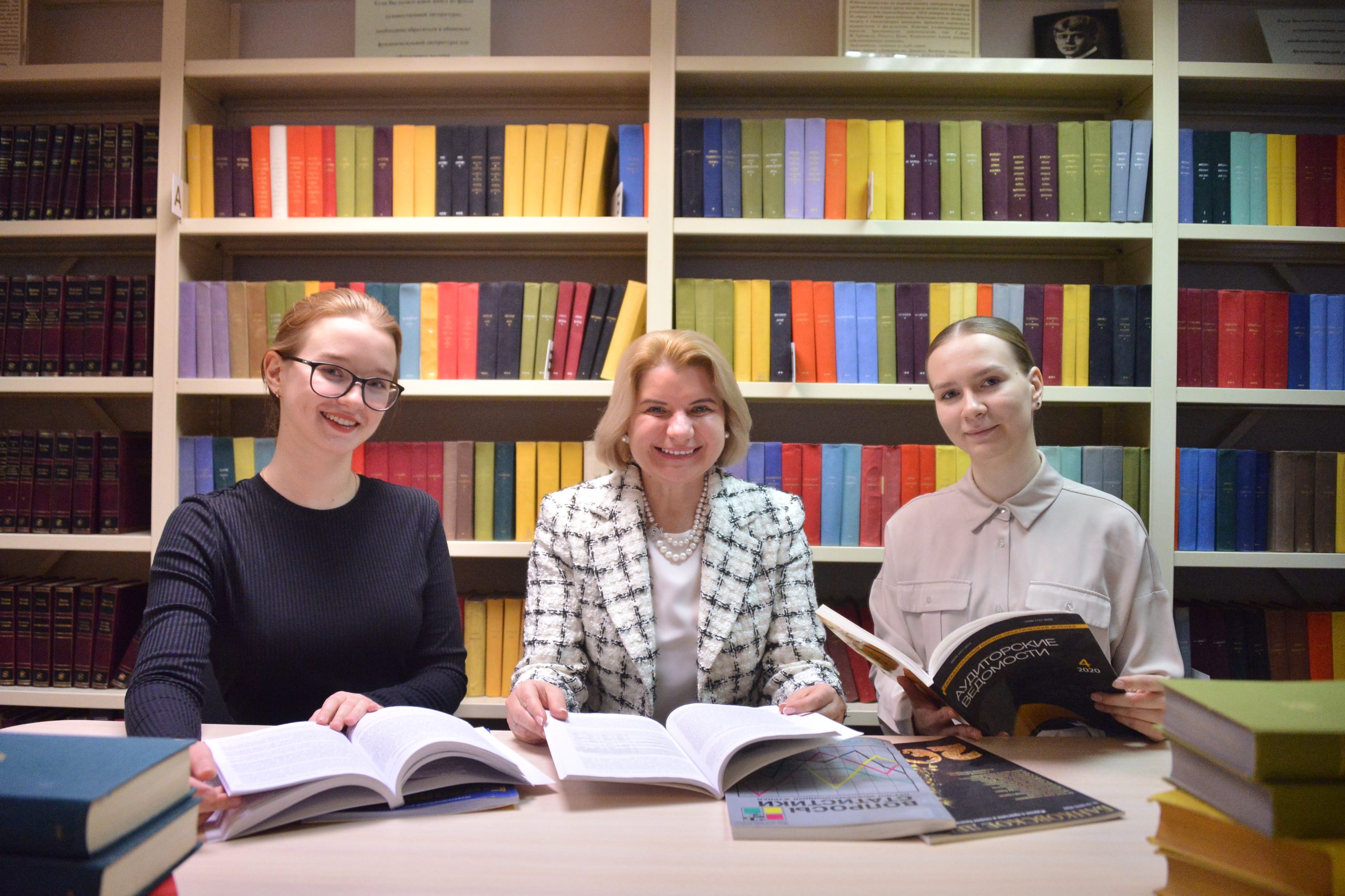 Студенты МТК имени Ивана Лихачева приняли участие в патриотическом проекте. Фото: Анна Малакмадзе, «Вечерняя Москва»