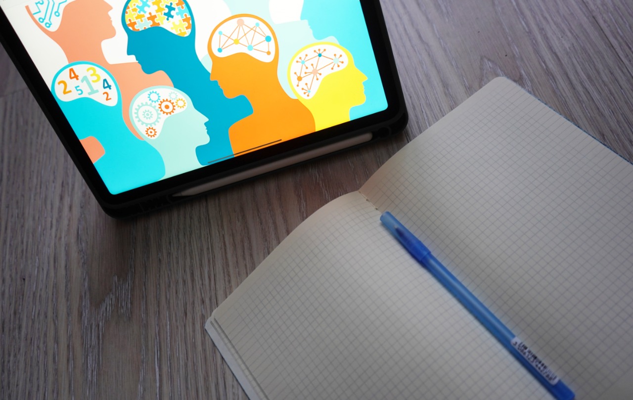 Преподаватель Техникума креативных индустрий имени Леонида Красина выступила с докладом на всероссийской конференции. Фото: Анна Быкова, «Вечерняя Москва»