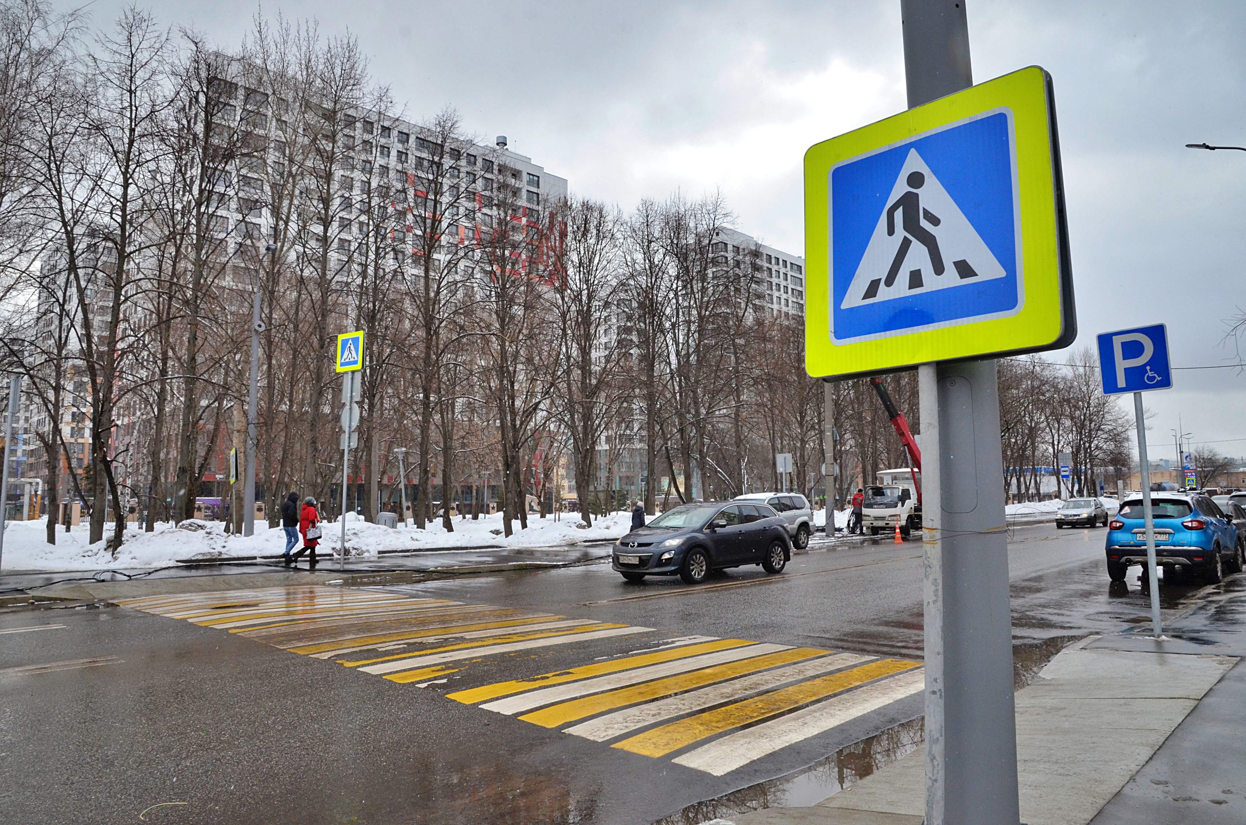 Пешеходный переход построили в Даниловском районе вблизи социальных объектов. Фото: Анна Быкова, «Вечерняя Москва»