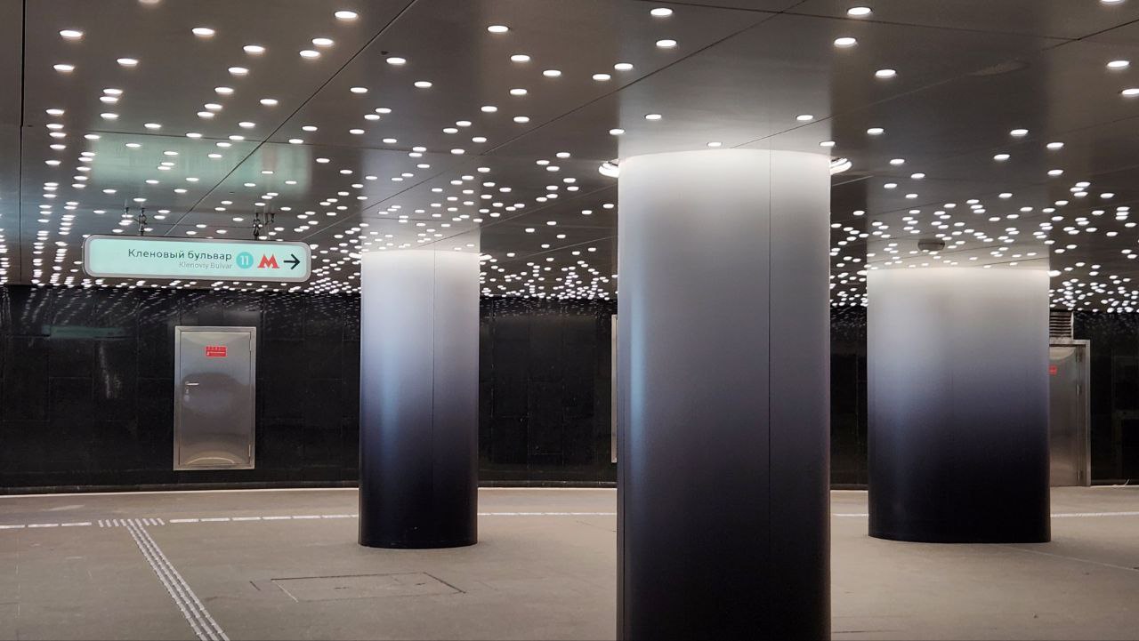 Павильоны станции метро «ЗИЛ» отражают историю завода. Фото: Алина Моисеенко, «Вечерняя Москва»