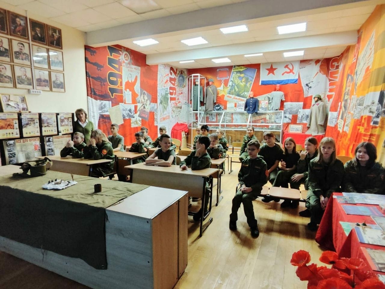 Пятиклассники школы №1257 провели урок мужества в честь подвига панфиловцев. Фото: страница школы №1257 в социальных сетях